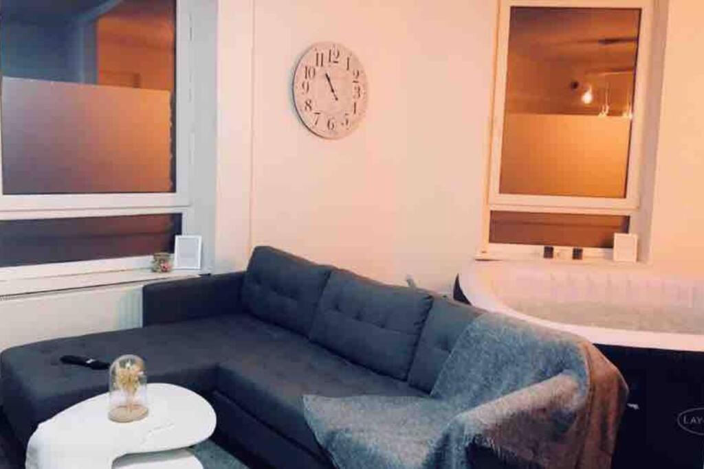 Appartement Cosy Et Chaleureux Avec Jacuzzi Seraing Exterior foto