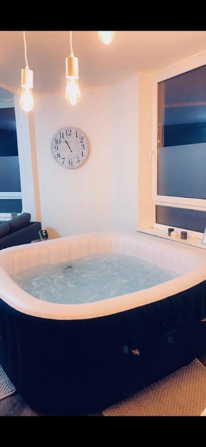 Appartement Cosy Et Chaleureux Avec Jacuzzi Seraing Exterior foto